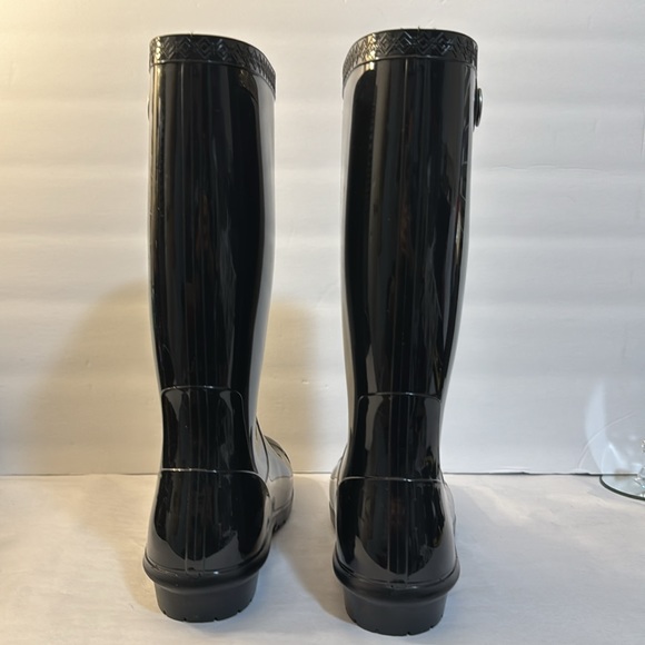 UGG SHAYE RAIN BOOTS IN EXCELLENT CONDITION LIKE NEW - Picture 3 of 9